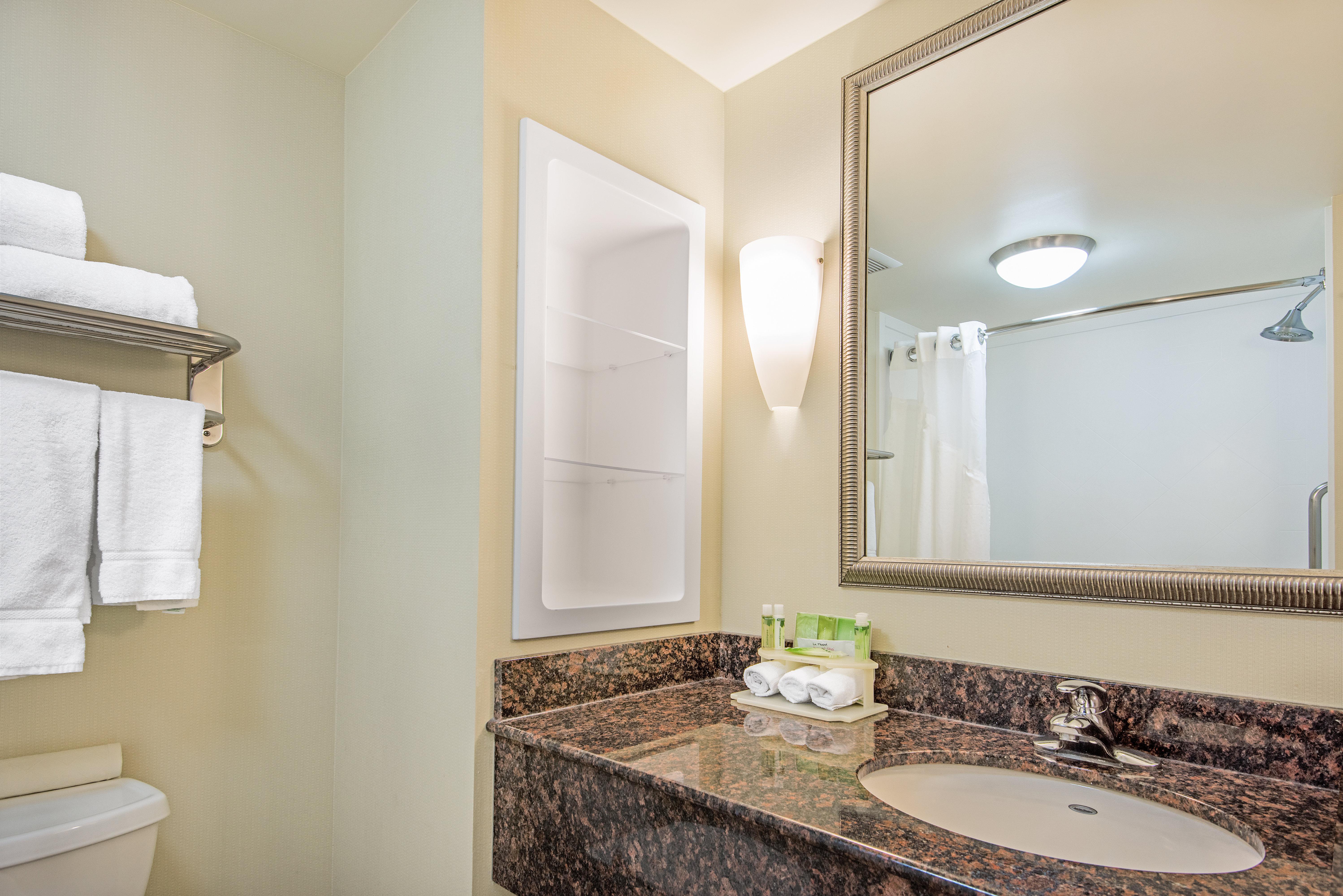 Holiday Inn Express Hotel & Suites Clute-Lake Jackson By Ihg Exterior foto