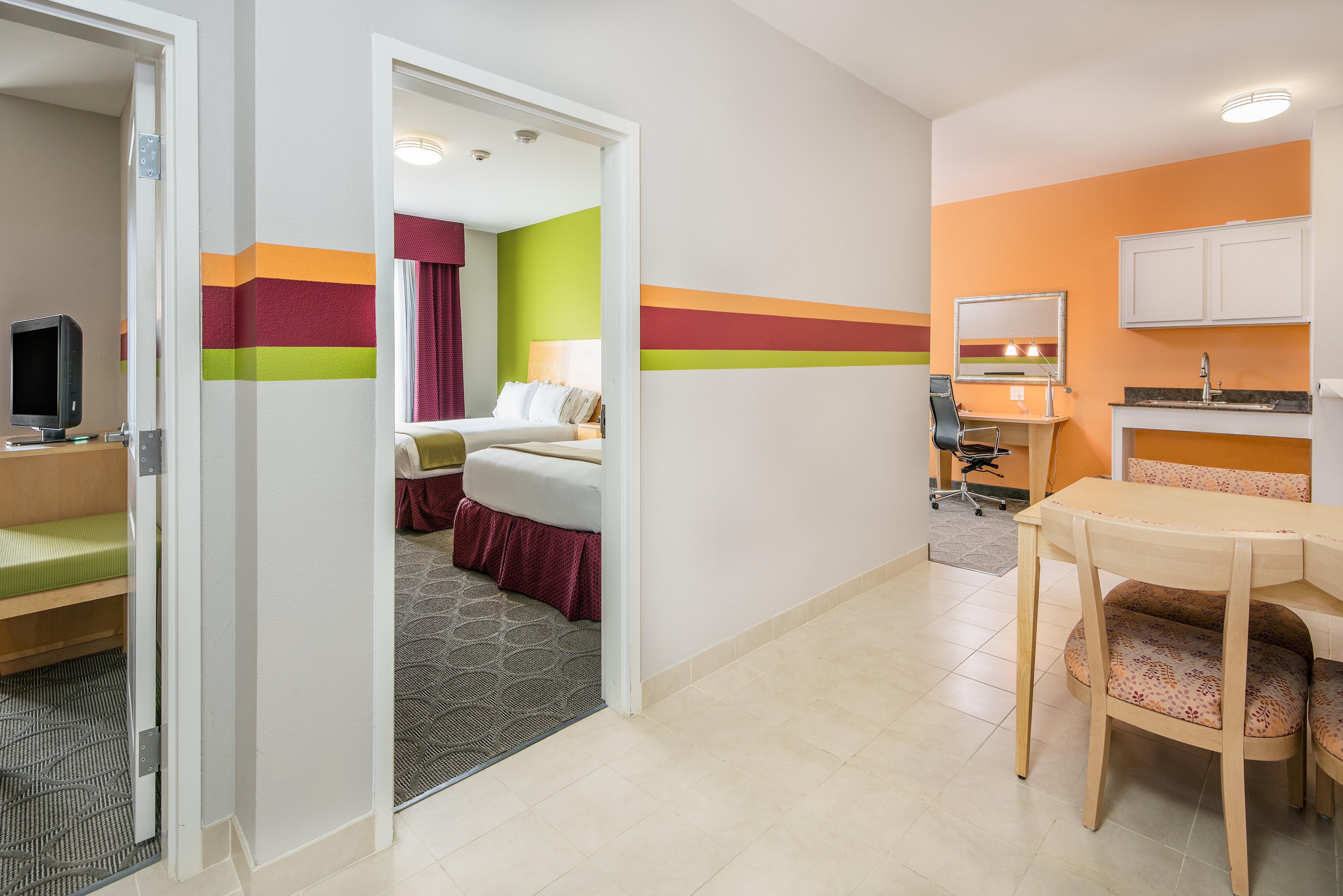 Holiday Inn Express Hotel & Suites Clute-Lake Jackson By Ihg Exterior foto