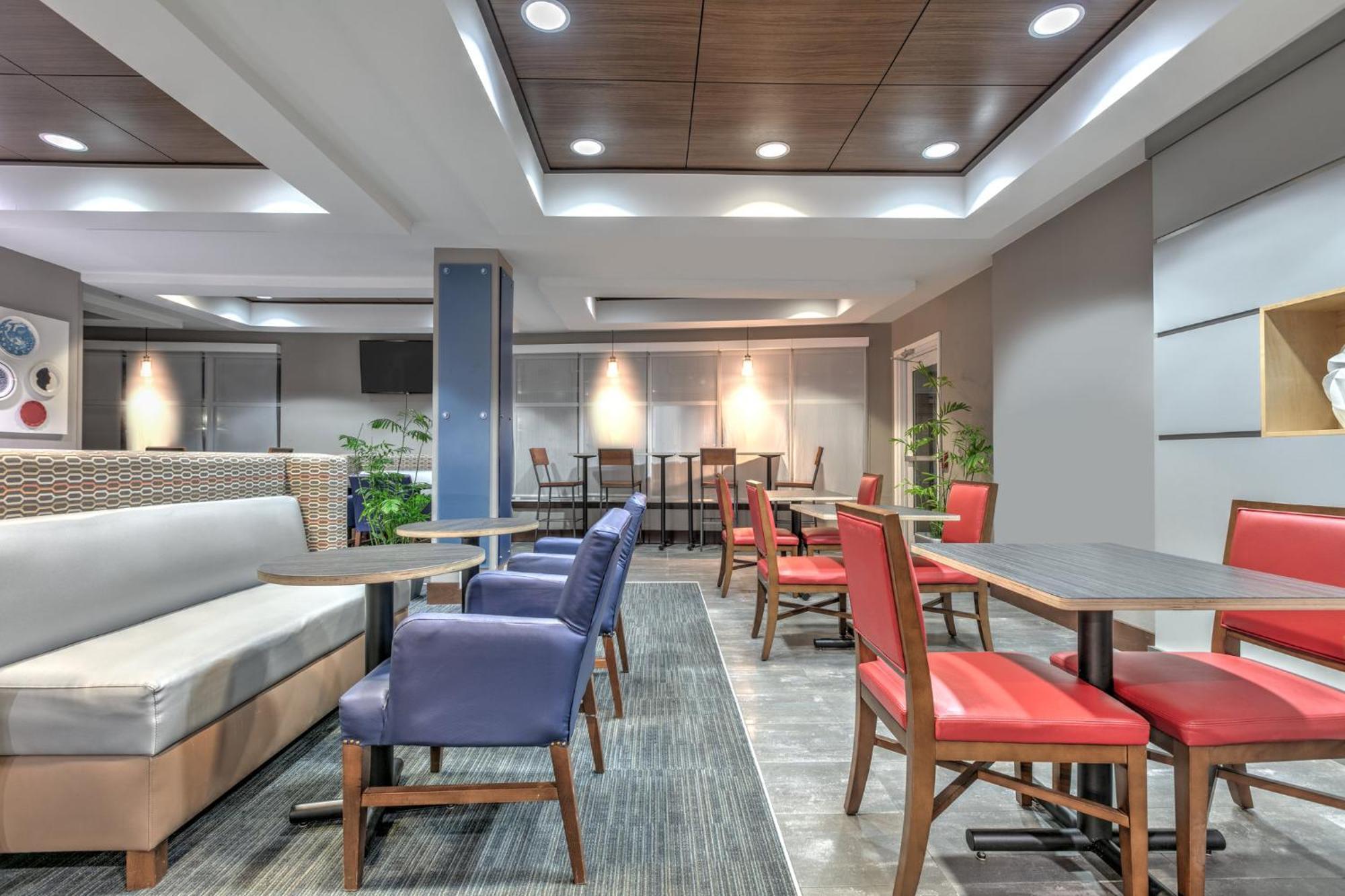 Holiday Inn Express Hotel & Suites Clute-Lake Jackson By Ihg Exterior foto