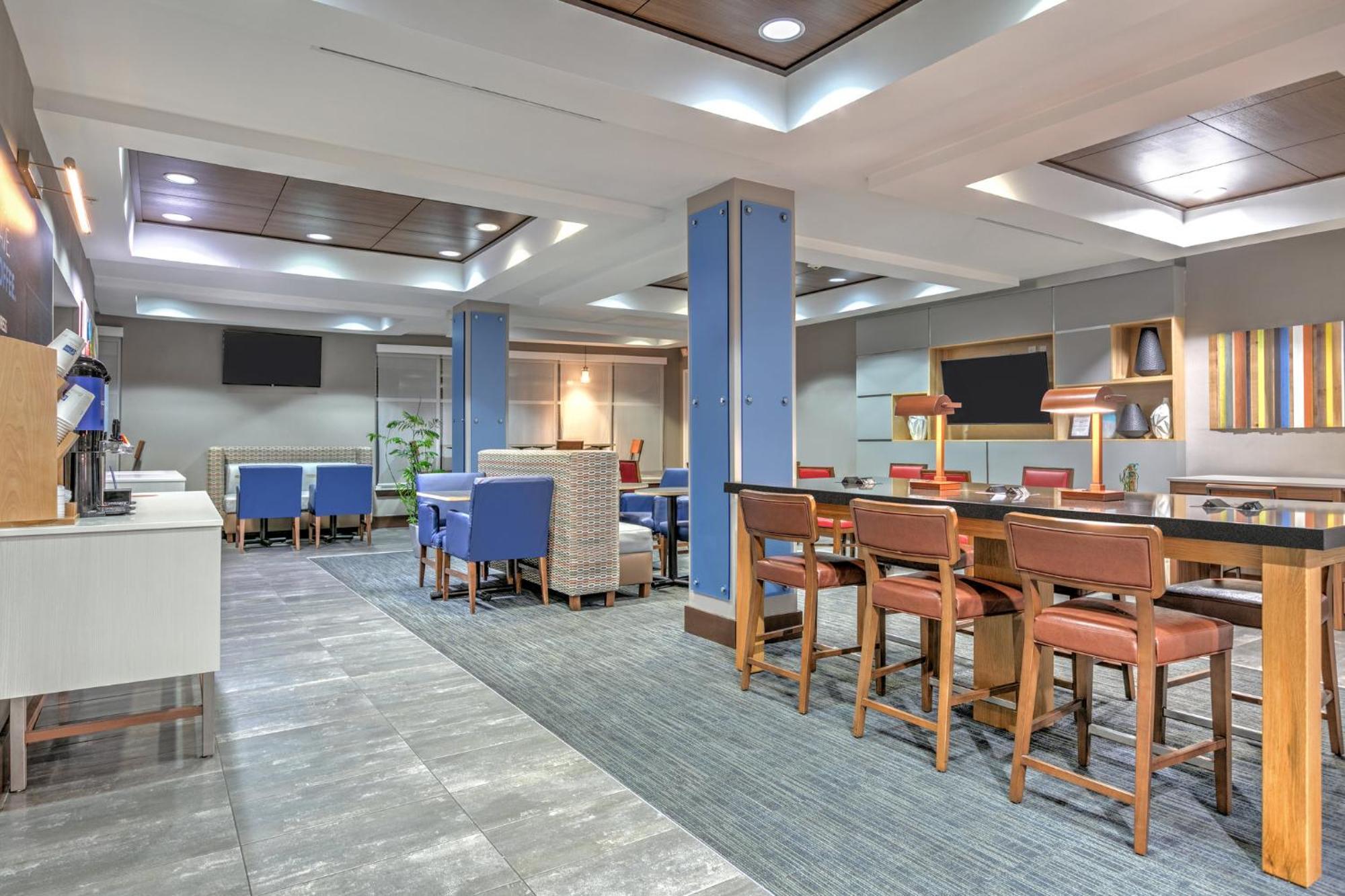 Holiday Inn Express Hotel & Suites Clute-Lake Jackson By Ihg Exterior foto